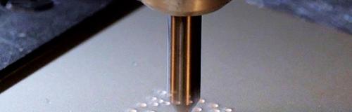 Marquage micro-percussion d'un code datamatrix sur une surface métallique