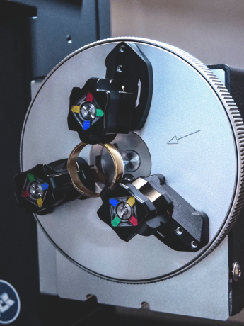 Bracelet engraving with the rotary device 