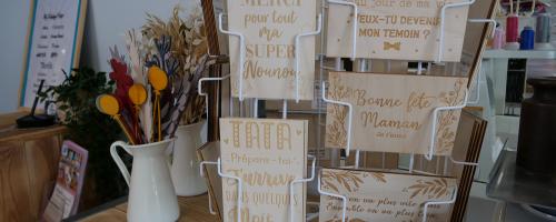 Collection de cartes de vœux en bois gravées sur mesure