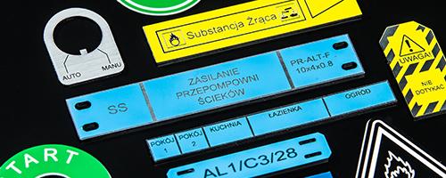 Étiquettes d'identification multiples utilisées pour la sécurité industrielle, les étiquettes d'équipement et les plaques de porte.