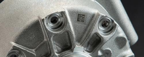 Une pièce métallique avec marquage datamatrix