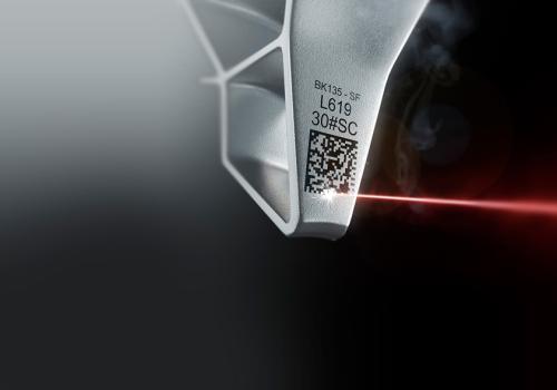 Gravure laser sur pièce métallique avec code Datamatrix pour la traçabilité